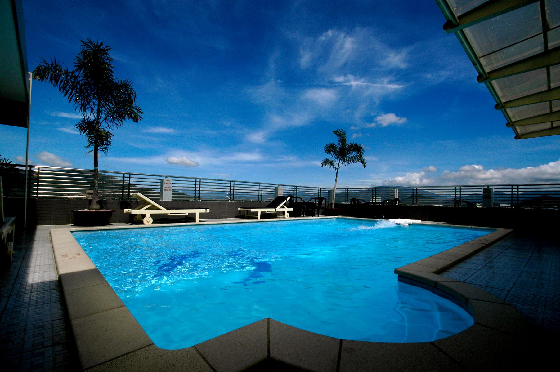 THE SUMMER HOTEL 